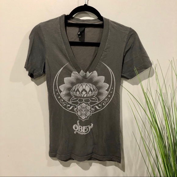 Obey Tops - Obey T-shirt XS lotus flower